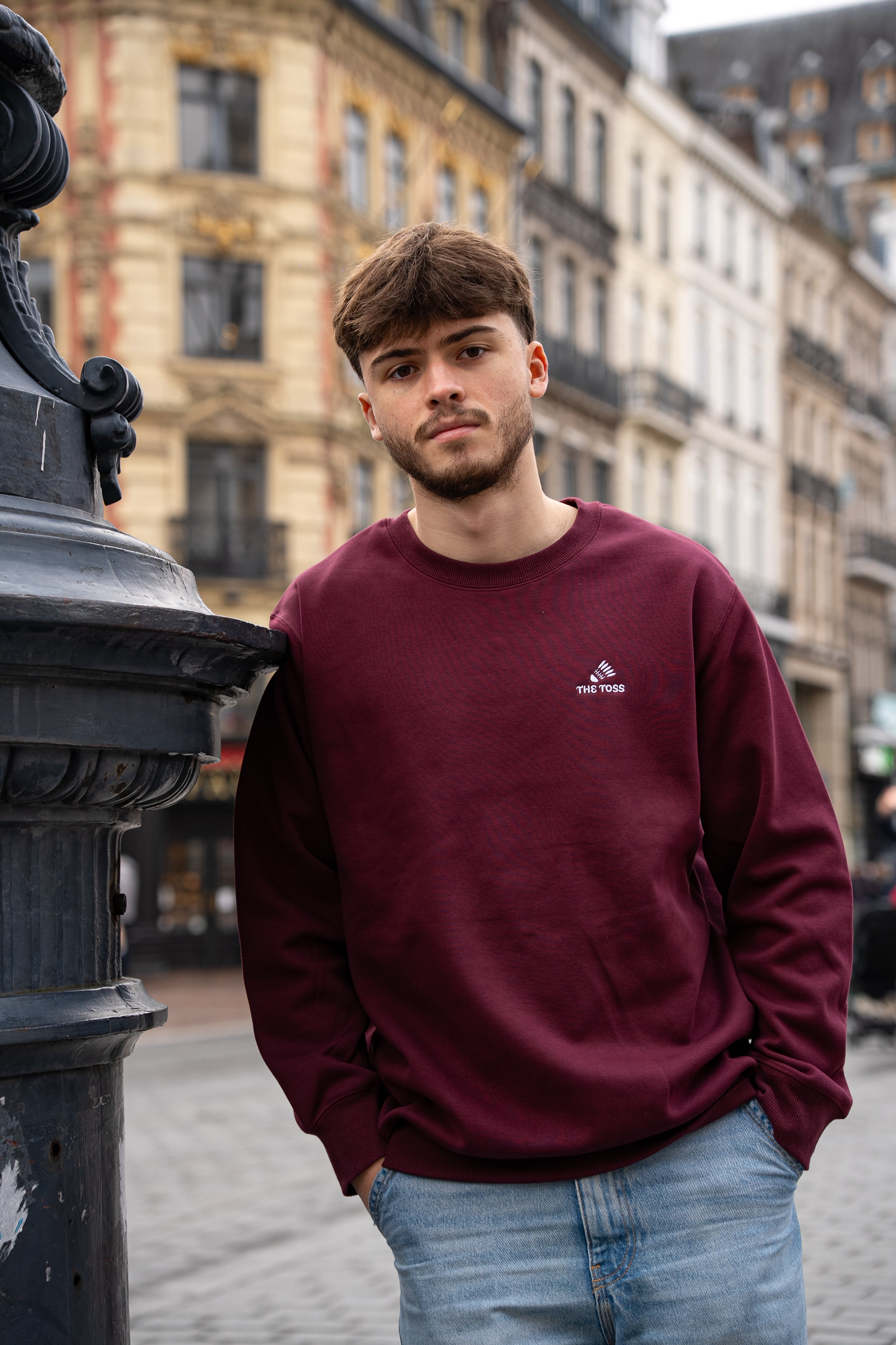 PULL COL ROND UNISEXE BRODÉ "THE TOSS"- BORDEAUX
